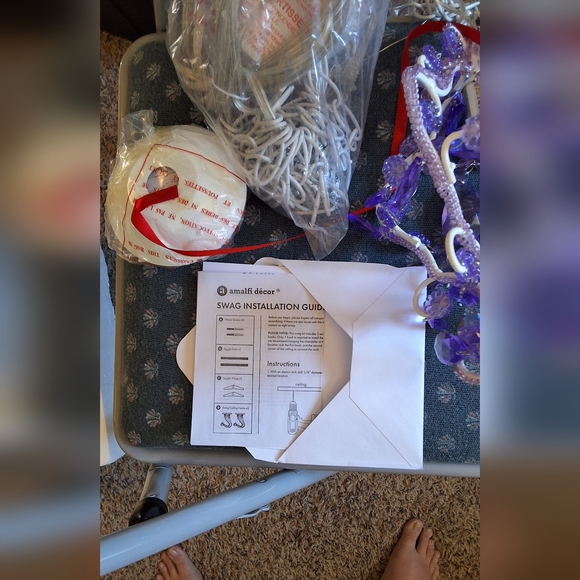 Small purple and white chandelier - Picture 11 of 12